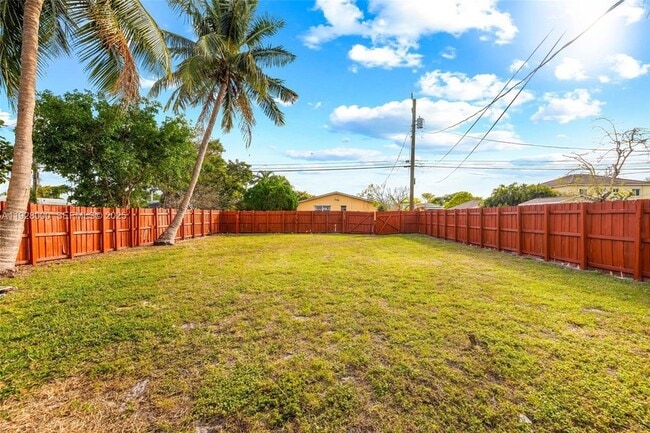 Building Photo - 2210 Roosevelt St