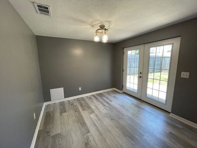 Foto del edificio - 816 Bradley Cir