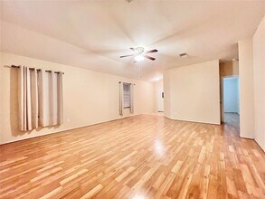 Building Photo - 222 Mossy Rock Dr