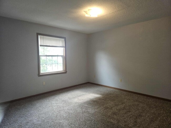 Building Photo - 207 Country Villa Ln