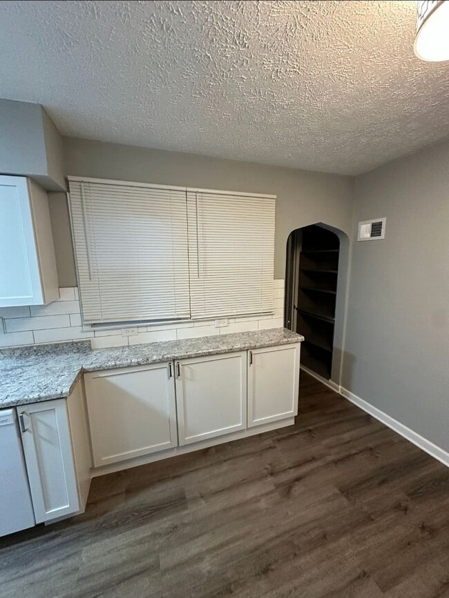 Building Photo - Four Bedroom Home Available Now!