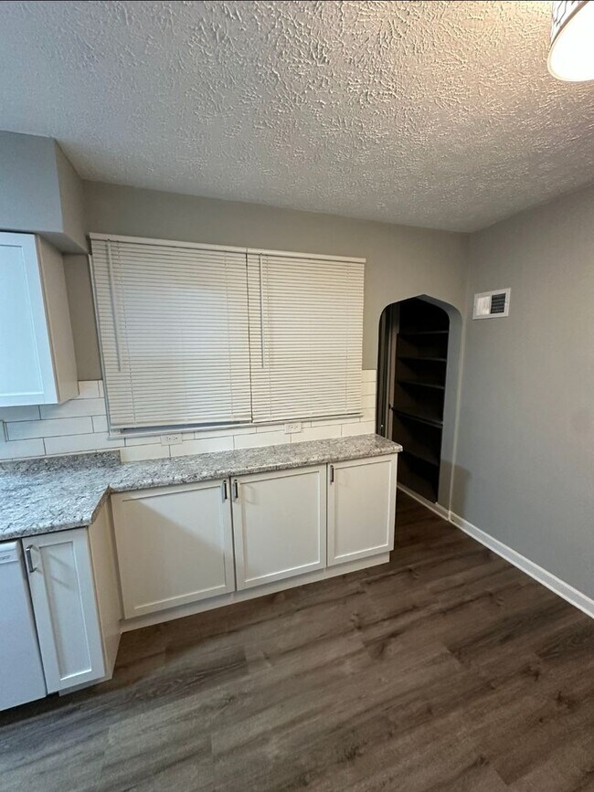 Foto del edificio - Four Bedroom Home Available Now!