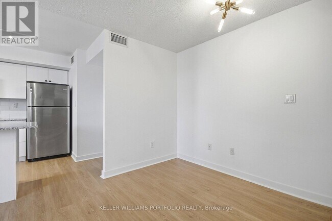 Building Photo - 816 Lansdowne Ave