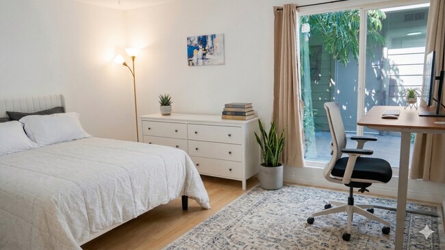 Ropa de cama nueva, colchones nuevos y equipamiento para la oficina en casa: escritorio eléctrico de pie, silla de oficina, etc. - 4401 Kraft Ave