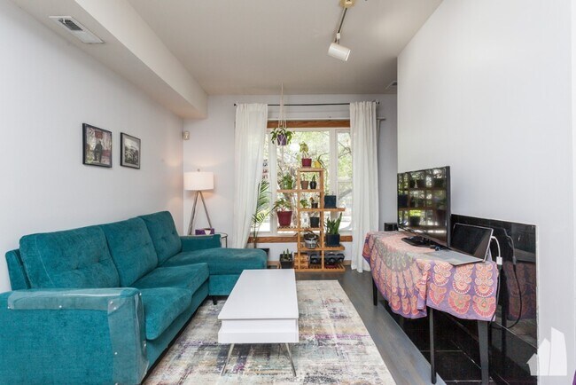 Foto del edificio - 1528 W Chestnut St