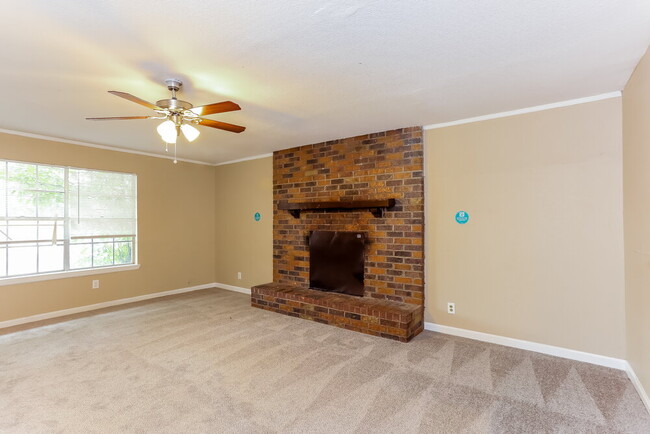 Building Photo - 347 Linkview Dr