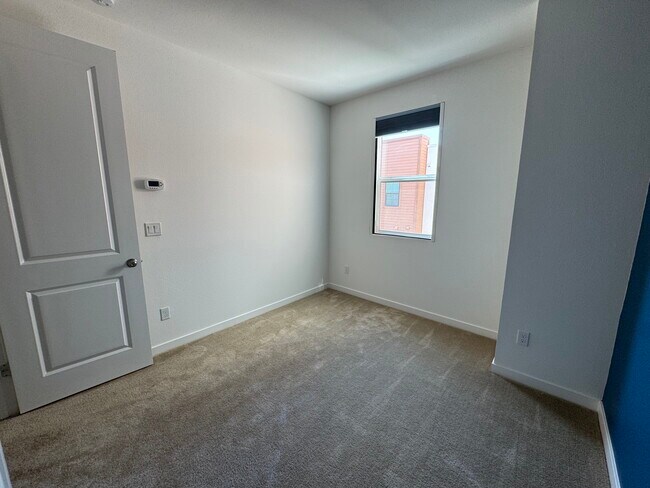 Foto del edificio - 5891 Cadence Ave