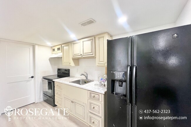 Building Photo - Cozy 2-Bedroom Apartment in Kitchener – 70...