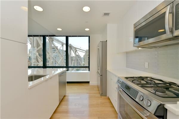 Building Photo - 1113 York Avenue