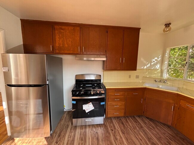 Foto del edificio - 4616 Kingswell Ave