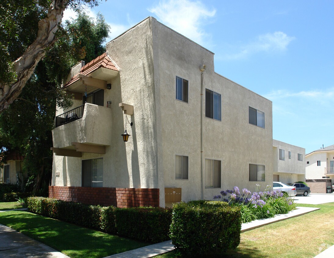 Foto principal - 17051 Sims St
