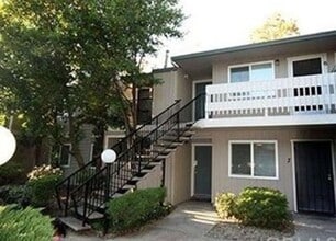 Building Photo - 1412 N Cherry St