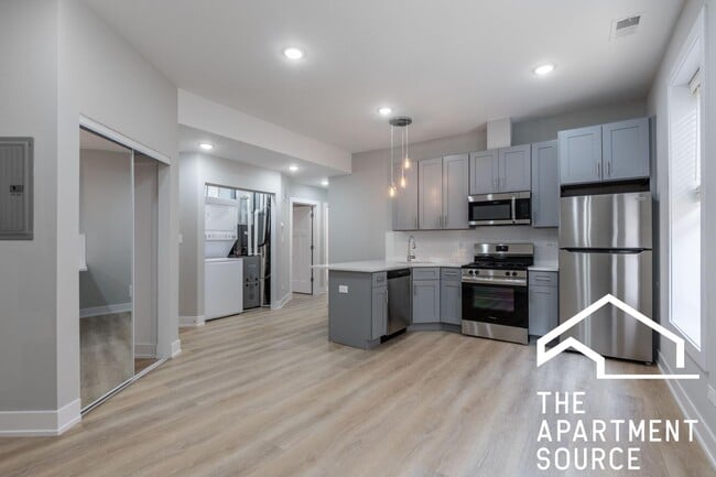 Building Photo - 438 W Belden Ave