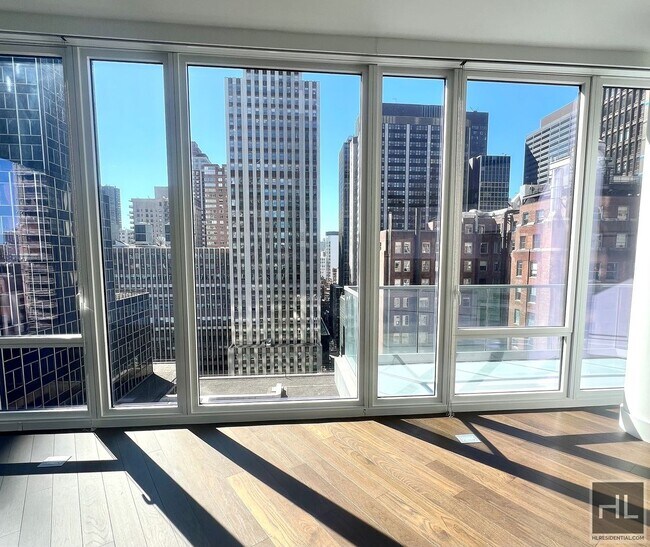 Building Photo - East 44th Street / Amazing 2-Bed 2-Bath / ...