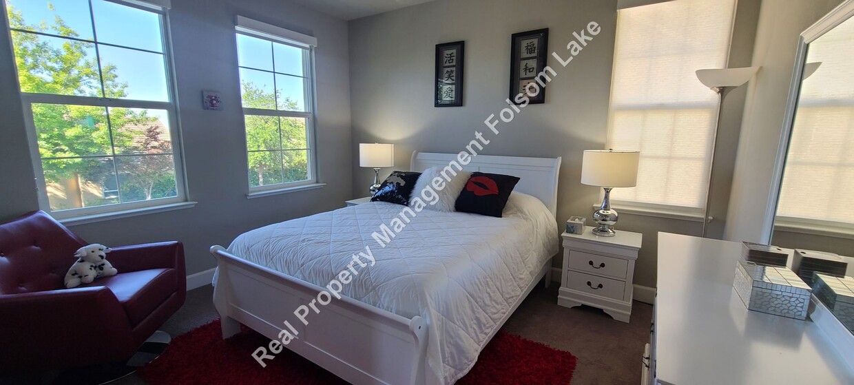 Foto principal - Private Furnished Room For Rent in Gated S...