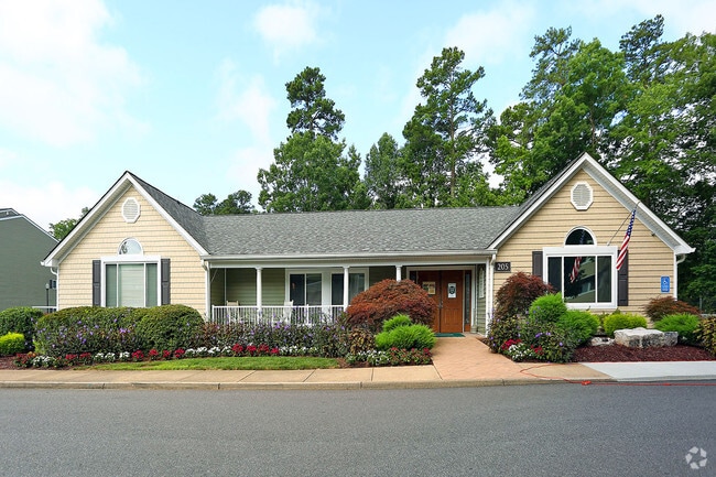 Oficina de arrendamiento y casa club - Woods of Jefferson