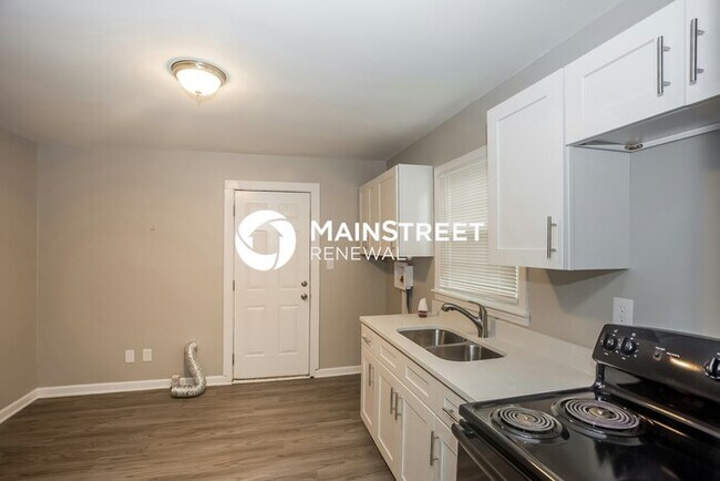 Foto del edificio - 3 Bedroom Pet-Friendly Home in Charlotte, NC with Main Street Renewal