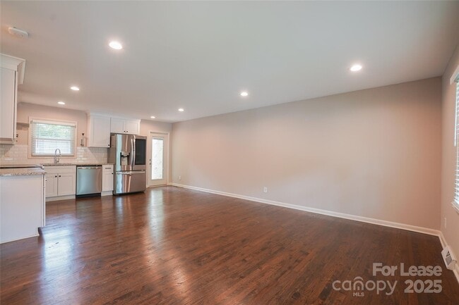 Building Photo - 1702 Herrin Ave