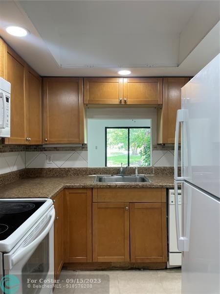 Building Photo - 7723 Tam Oshanter Blvd