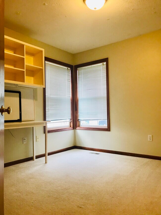 1301 - Suite 720 - 3843 West De Blaay Ct SE