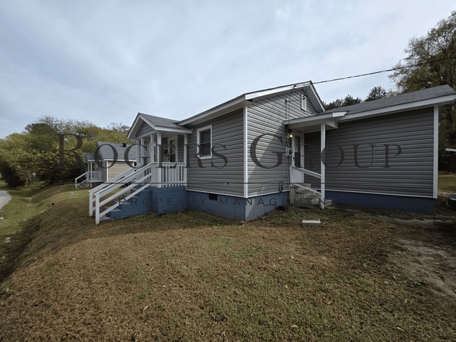 Building Photo - 217 Mineral Springs St