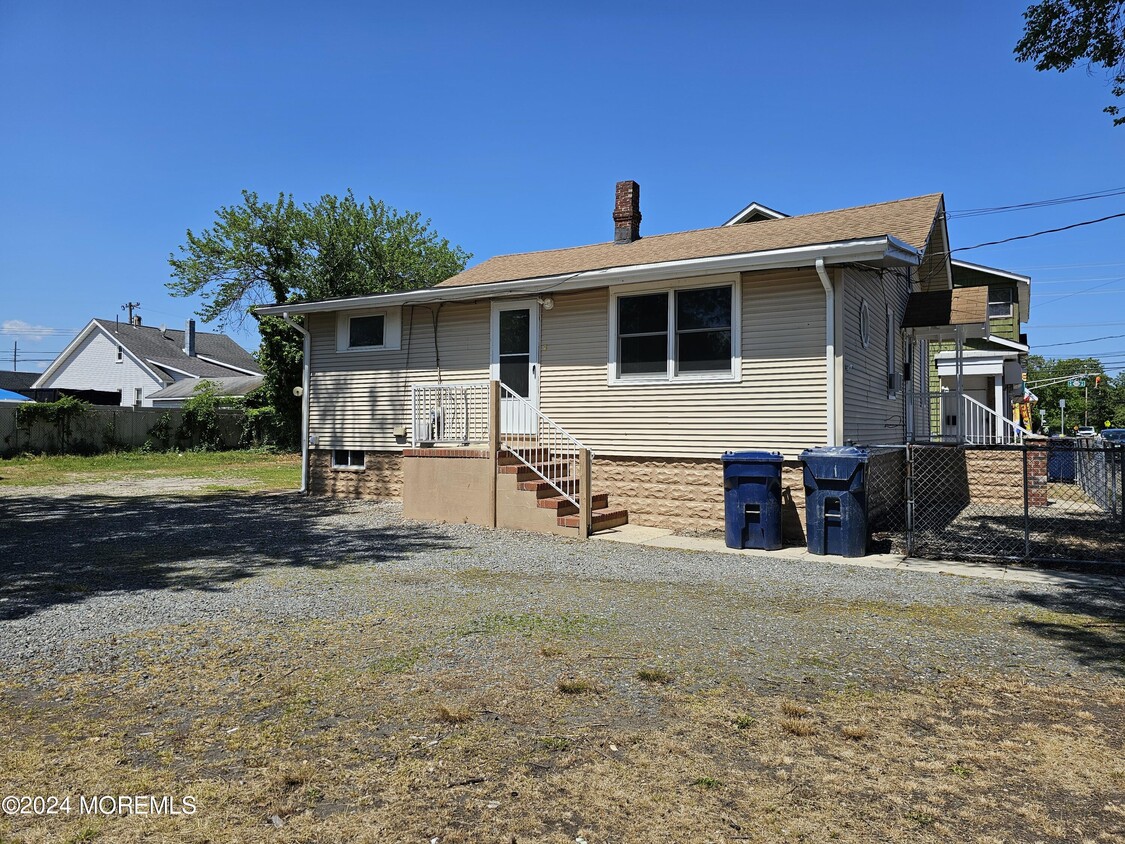 Foto principal - 114 Beachwood Blvd