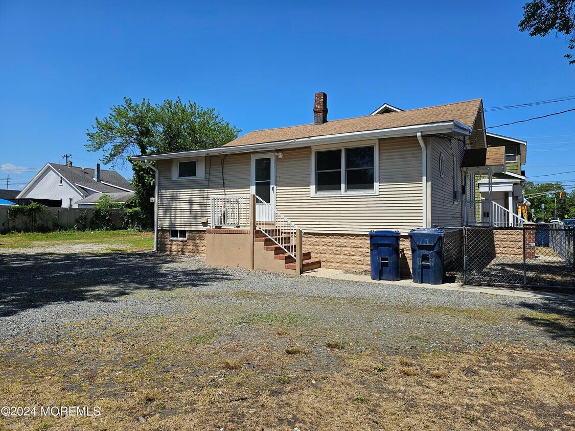 Primary Photo - 114 Beachwood Blvd