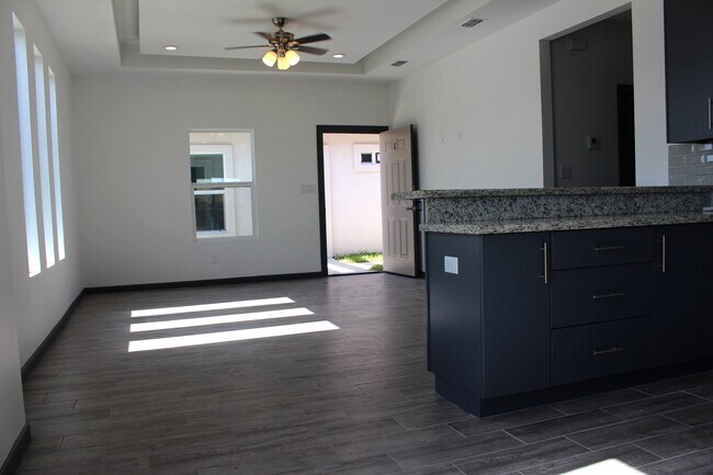 Foto del edificio - 2713 S J St