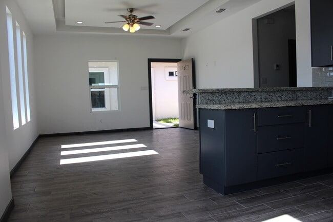 Building Photo - 2713 S J St