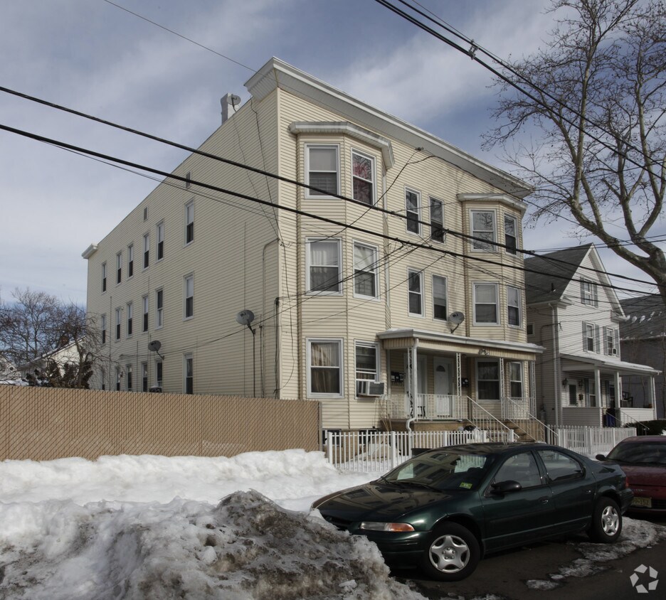 Primary Photo - 647-649 Montgomery St