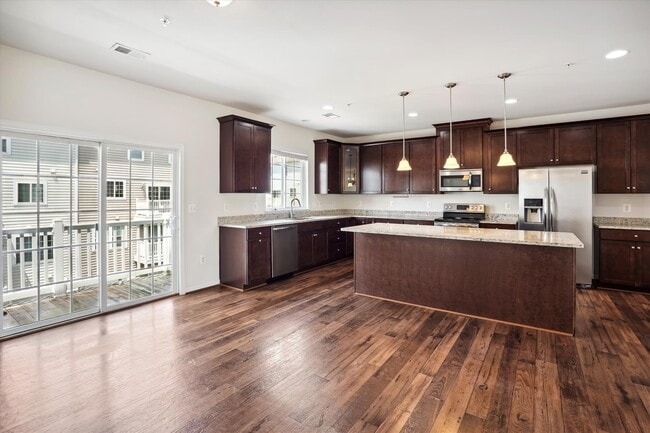 Building Photo - 14898 Mason Creek Cir