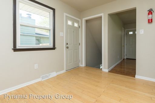 Building Photo - 2711 SE 8th Ct