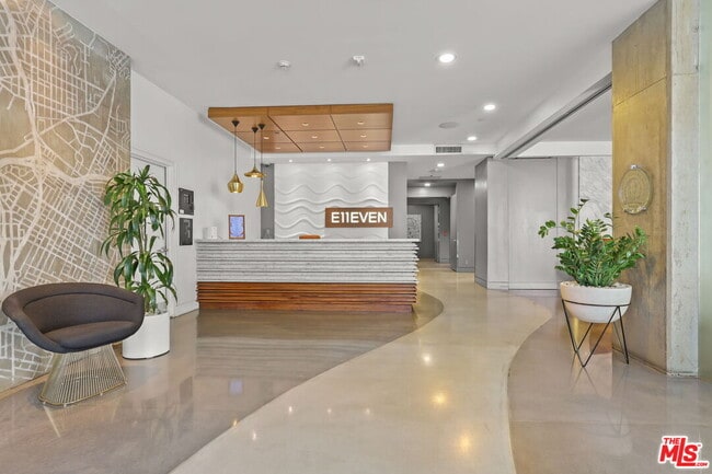 Foto del edificio - 1111 S Grand Ave