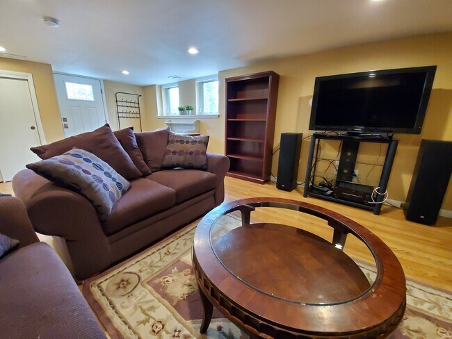 Spacious Living room - 1880 Bluebell Ave