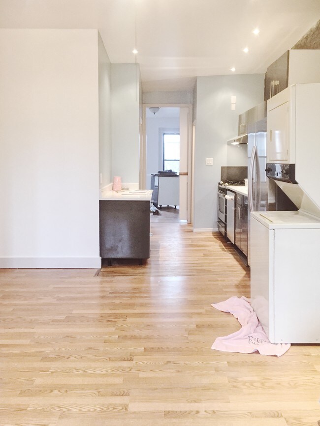 Foto del edificio - 589 Saint Marks Ave