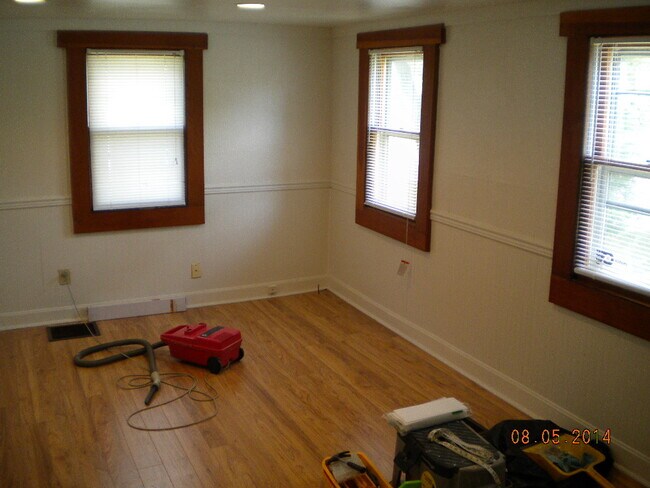Building Photo - 1601 Glade Rd