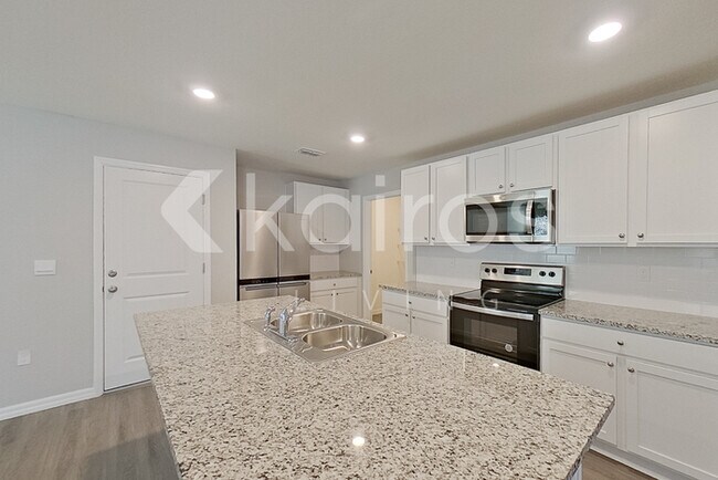 Building Photo - 8608 SW 43rd Ter