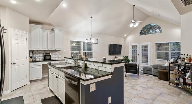 Foto del edificio - 411 W St Elmo Rd