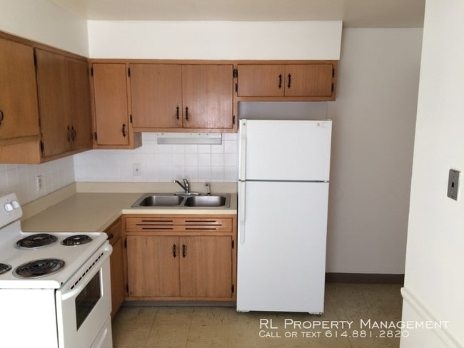 Building Photo - 873 N Meadows Ct