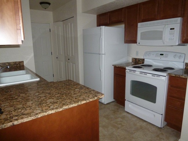 Building Photo - Ponderay Townhome