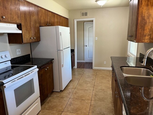 Building Photo - Charming 3-Bedroom Home in Prime Stockton ...