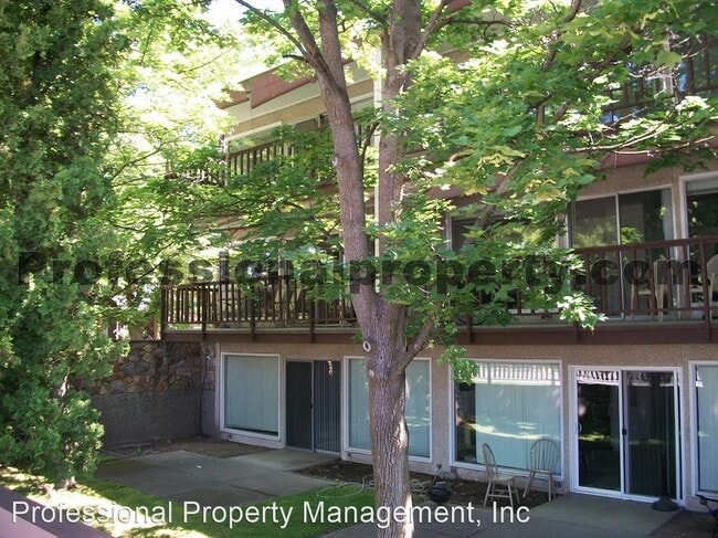 Building Photo - 301 S 5th St E