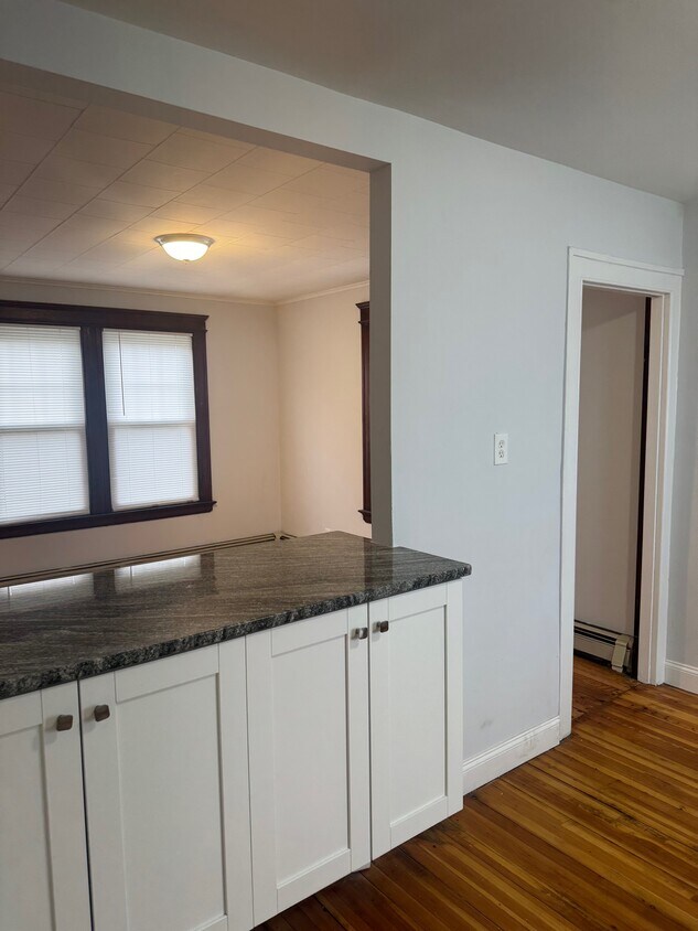 Primary Photo - 31 ellesmere Ave