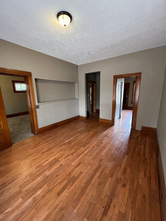 Building Photo - 2 Bedroom 2 Bathroom in Popular Baker Dist...