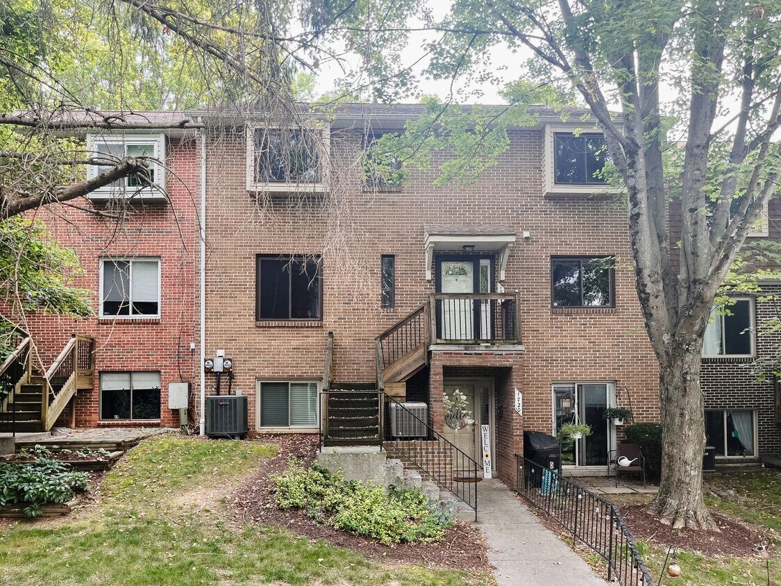 Building Photo - 3 Bedroom, 2 Bath Townhouse