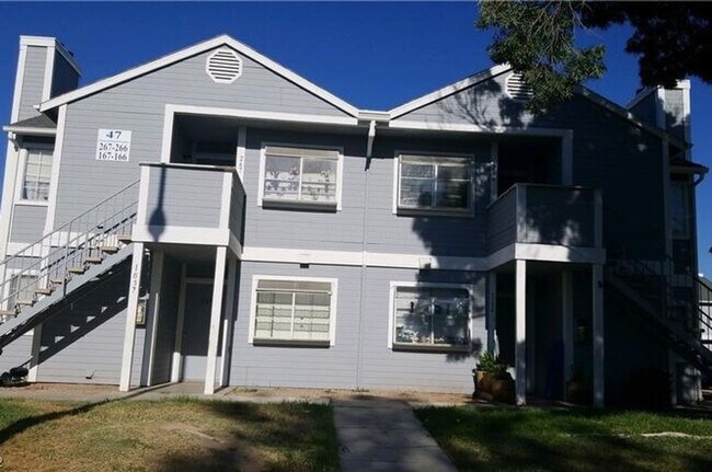 Foto del edificio - 2-Bed Gem with Fireplace, Patio & Pool Acc...