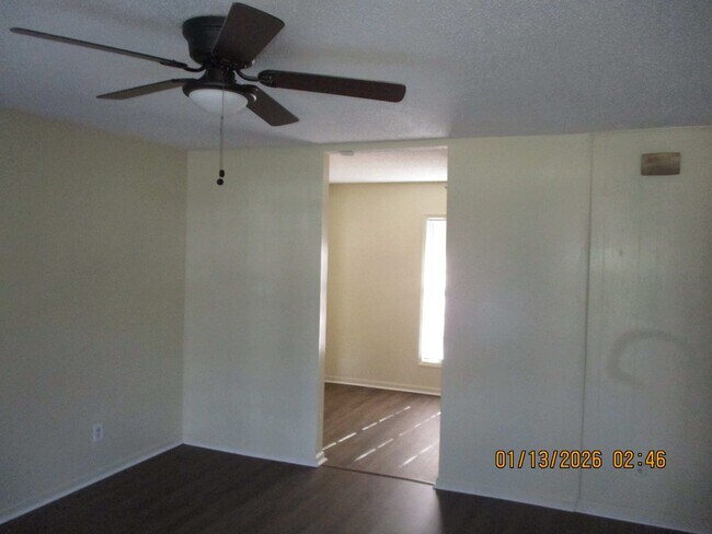 Building Photo - 663 Pineview Ln NE