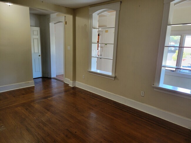 Livingroom - 213 Lincoln Pl