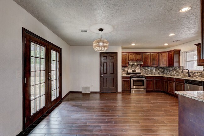 Foto del edificio - Available Now!