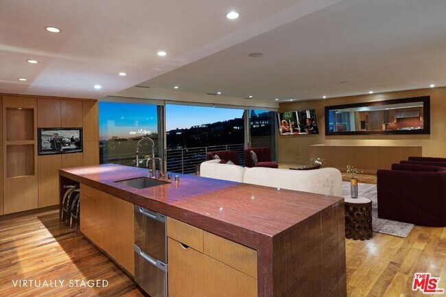 Foto del edificio - 8825 Hollywood Blvd